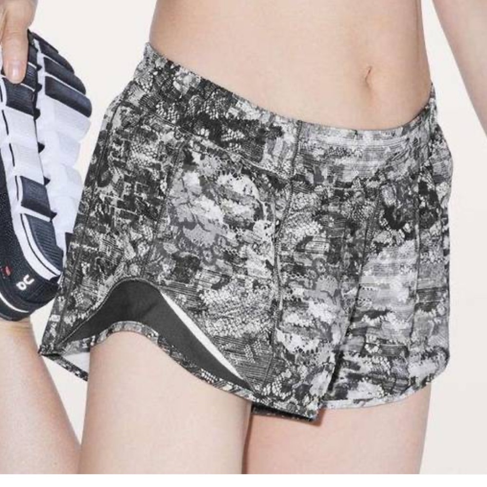 Lululemon black&white hotty hot shorts